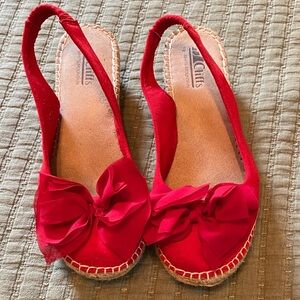 Cliffs by WHITE MOUNTAIN Red Bow Espadrille Sandals